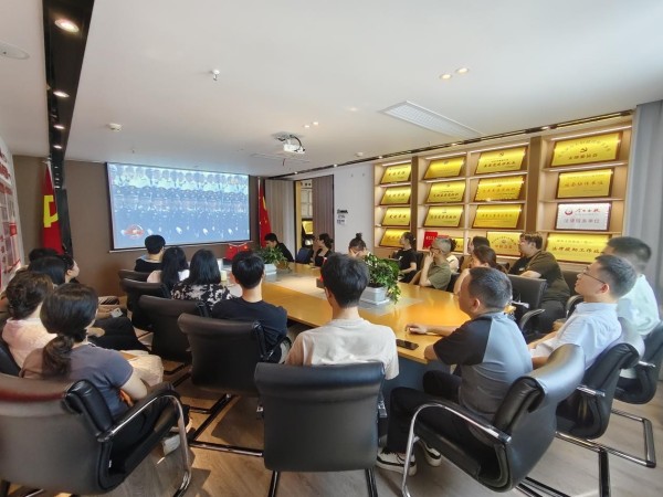 铭记历史，砥砺前行——天恒健律所组织观看抗战胜利80周年阅兵仪式直播